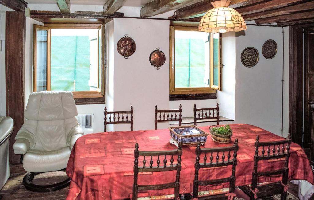 Amazing Home In Aldudes With 6 Bedrooms And Wifi photo 4
