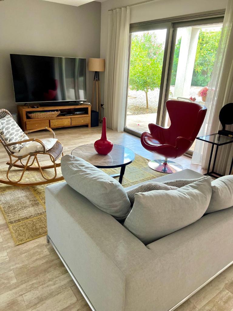 Cute Bodrum Home, Modern 2 plus 1 stand alone house with garden, near the beach photo 3