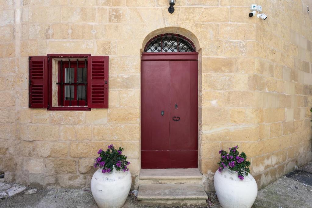 Authentic Maltese 2-bedroom House with Terrace photo 1