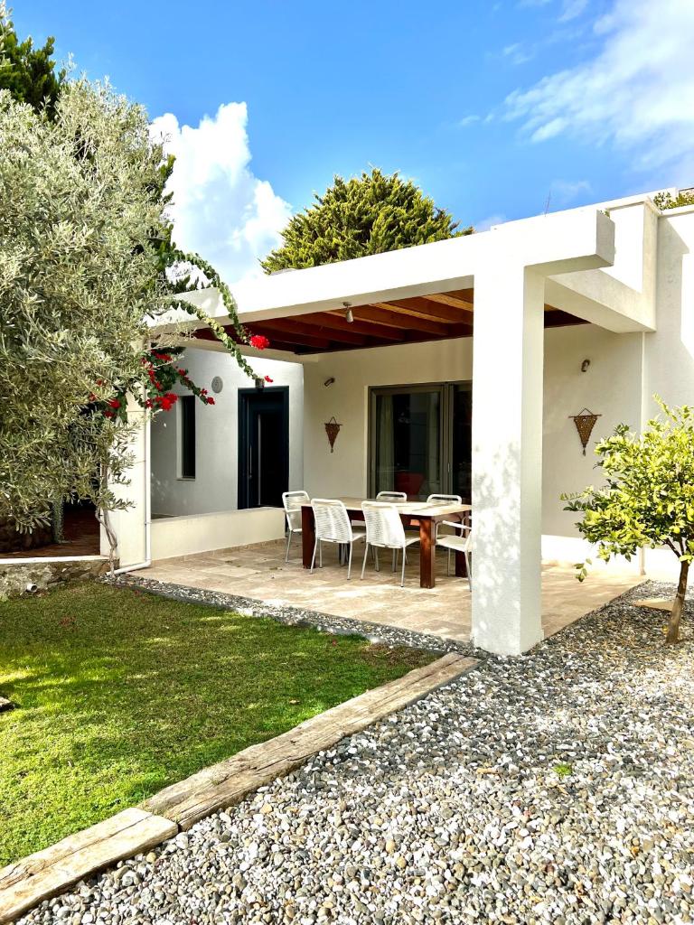 Cute Bodrum Home, Modern 2 plus 1 stand alone house with garden, near the beach photo 1