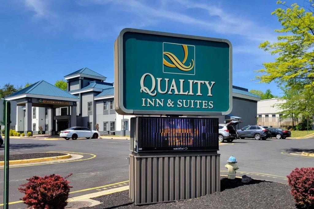 Quality Inn & Suites photo 2