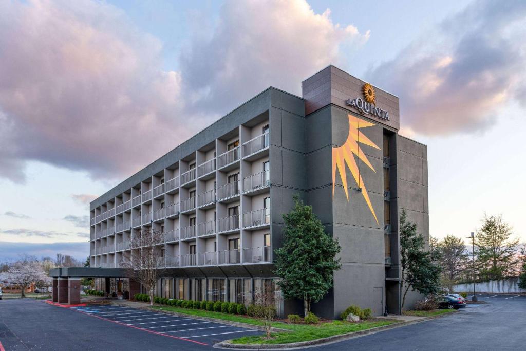 La Quinta Inn and Suites image
