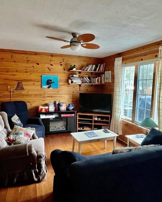The “Loon” waterfront Muskoka cottage photo 3