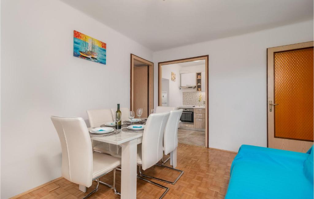 Nice Apartment In Dobrinj With 3 Bedrooms And Wifi photo 1