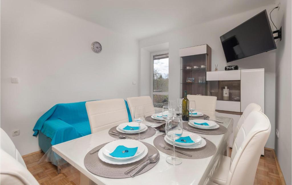 Nice Apartment In Dobrinj With 3 Bedrooms And Wifi photo 3