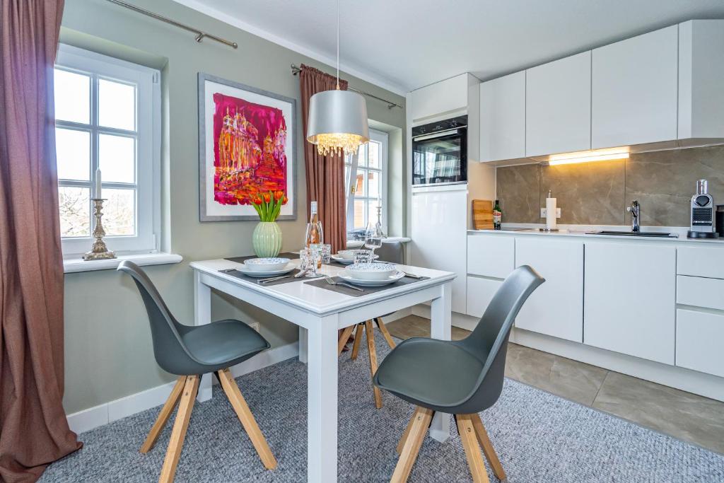 Gemütliche Wohnung unter Reet mit Pool und Sauna in Keitum photo 1