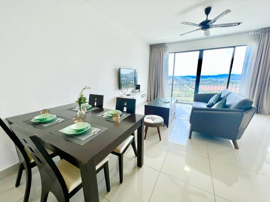 N Cozy 1-10Pax 2Room Trefoil SetiaAlam SmrtTV Wifi photo 2