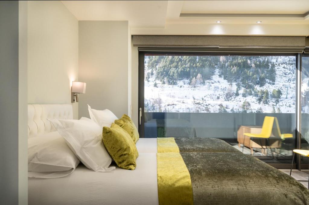 {
  "en-gb": "El Tarter THE MIRROR & SPA luxury apartments"
} photo 2