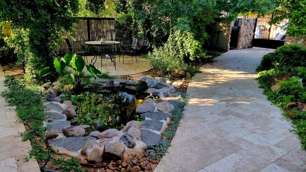 Charming modern country unit for rent photo 1