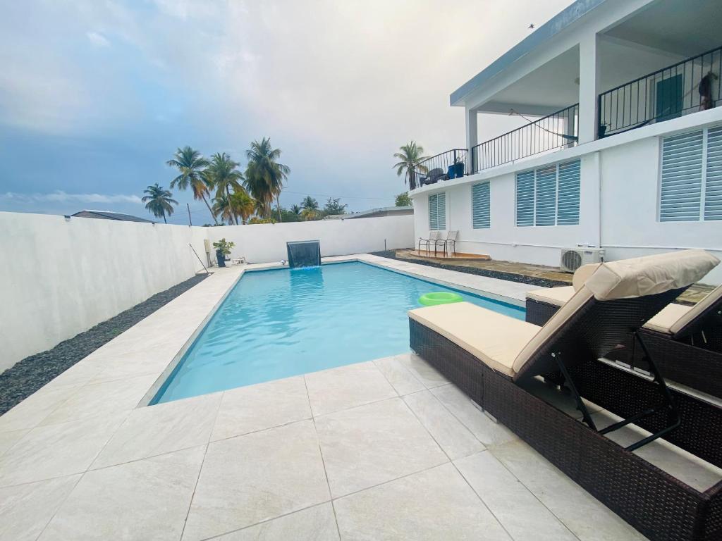 Whole Apartment/Private Pool/Netflix/Wifi photo 3