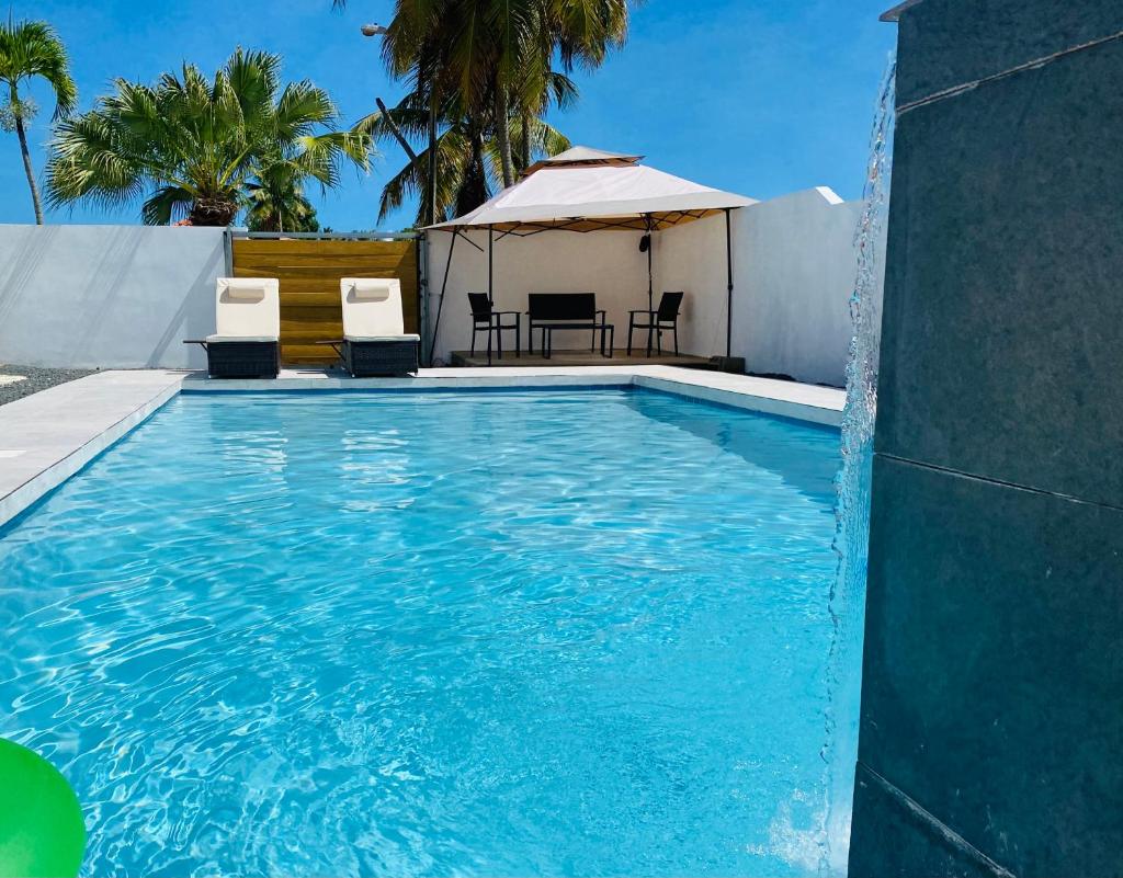 Whole Apartment/Private Pool/Netflix/Wifi photo 2
