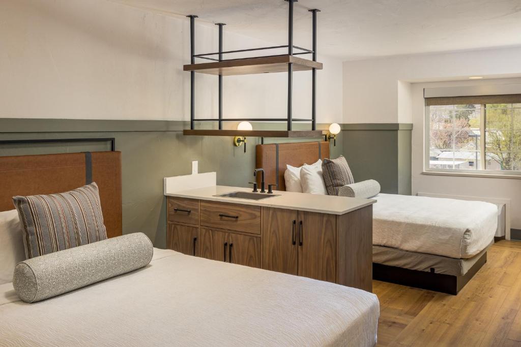 River Canyon Lodge image