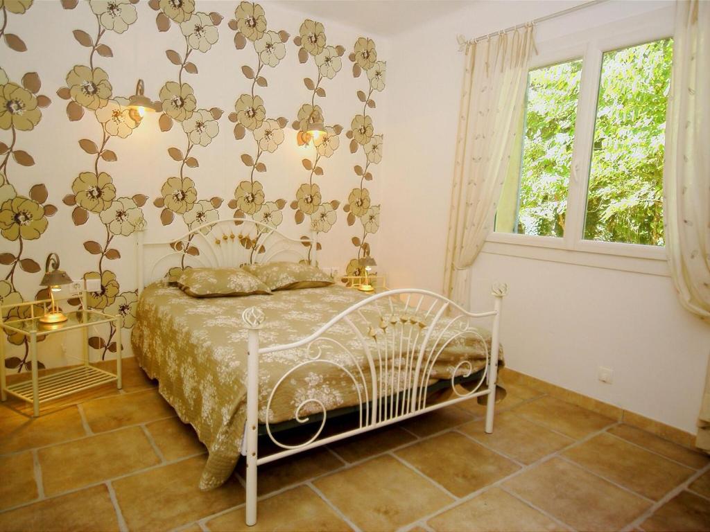 Modern Holiday Home in Le Thor with a Pool photo 4