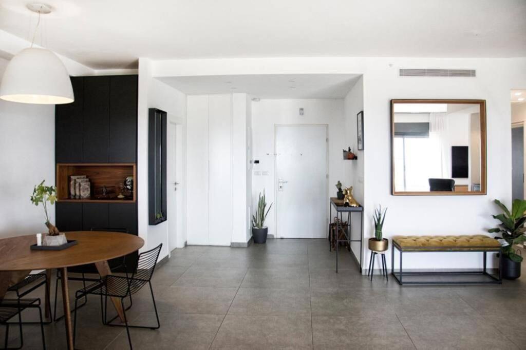 A large and well-designed apartment with a stunning view photo 4