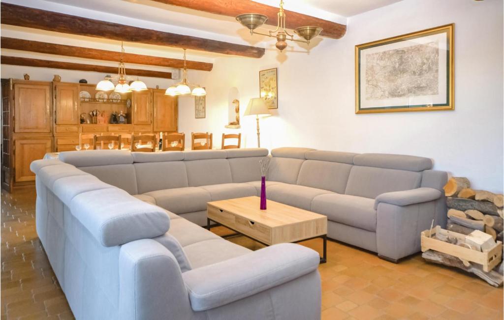 Amazing Home In Aubignan With 5 Bedrooms, Wifi And Private Swimming Pool photo 1