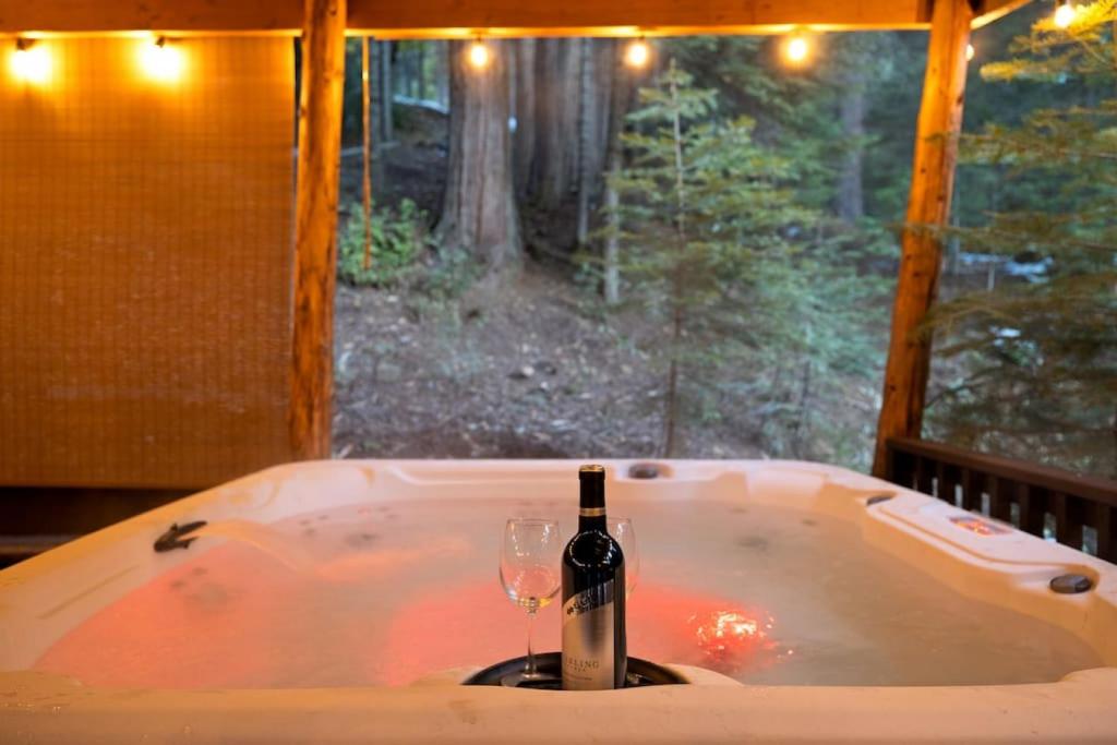 Corlieu Falls Cabin in Sugar Pine 8 miles from Yosemite with Gazebo, Hot tub a shack and Bar top photo 3