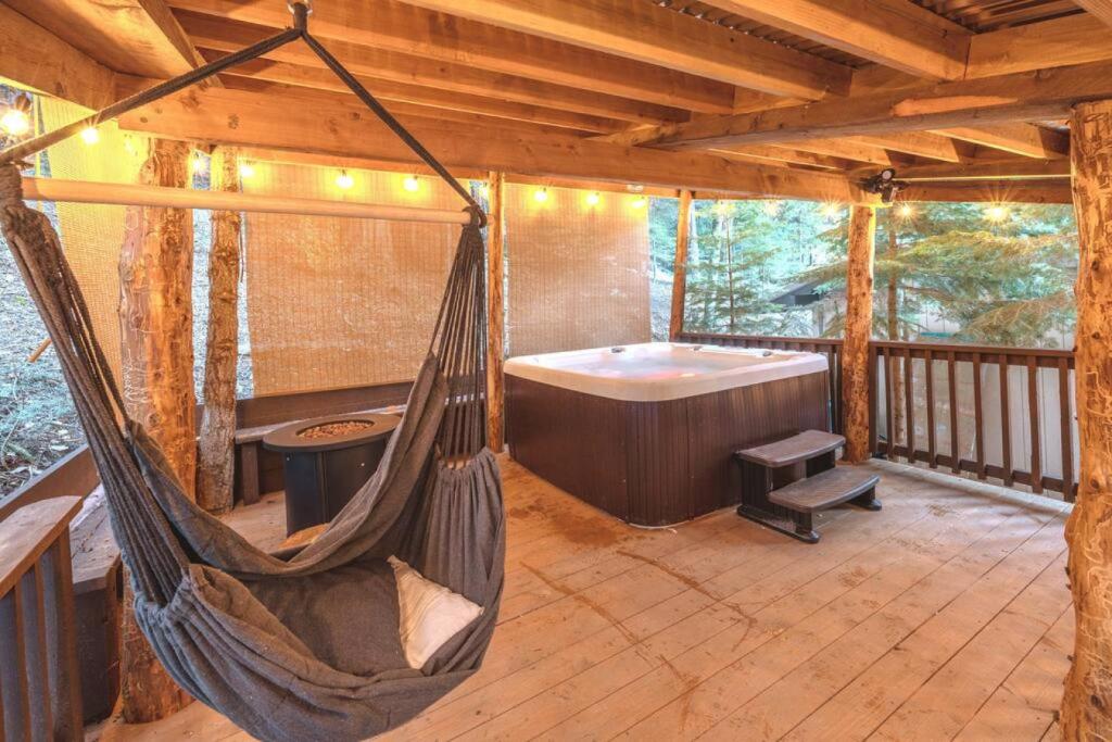 Corlieu Falls Cabin in Sugar Pine 8 miles from Yosemite with Gazebo, Hot tub a shack and Bar top photo 1