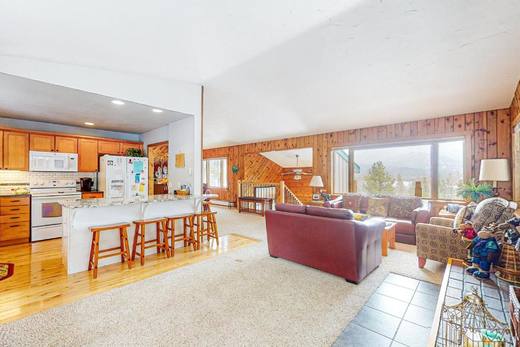 Wapiti Point - Main House photo 2
