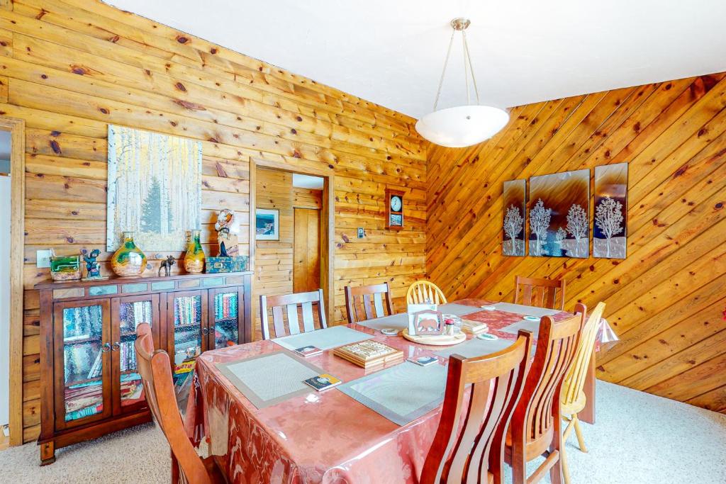 Wapiti Point - Main House photo 4