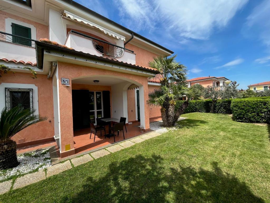 Villa I Giardini del Conero con ombrellone in spiaggia photo 4