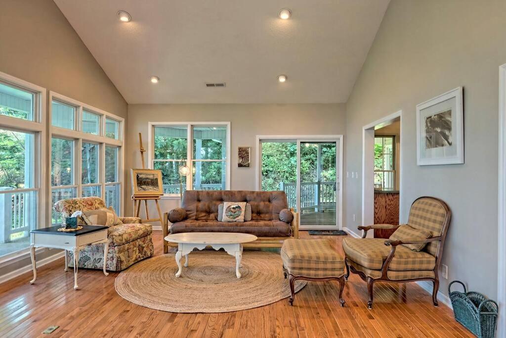 Stunning Mountain Views and Spacious Comforts! photo 4