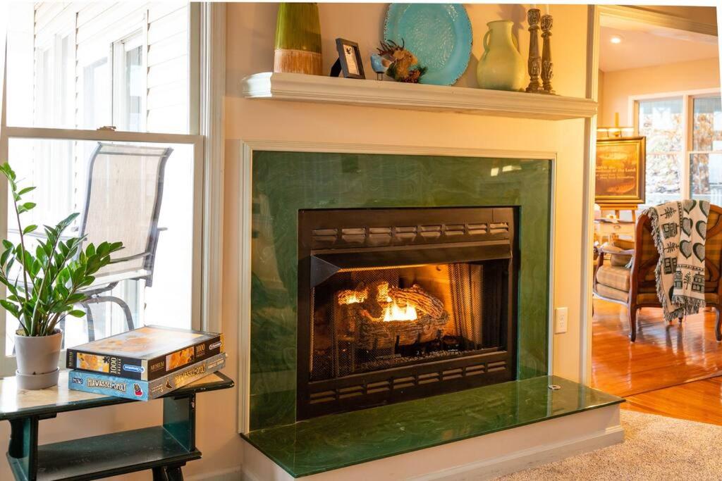 Stunning Mountain Views and Spacious Comforts! photo 1