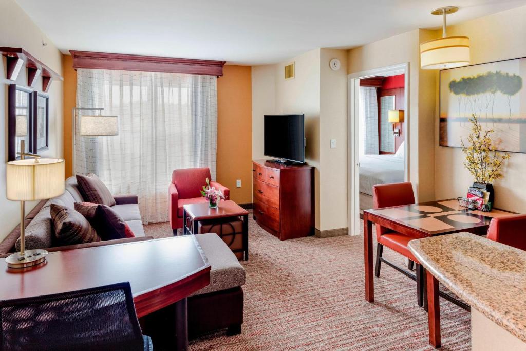Residence Inn by Marriott Auburn - Tap to explore photos