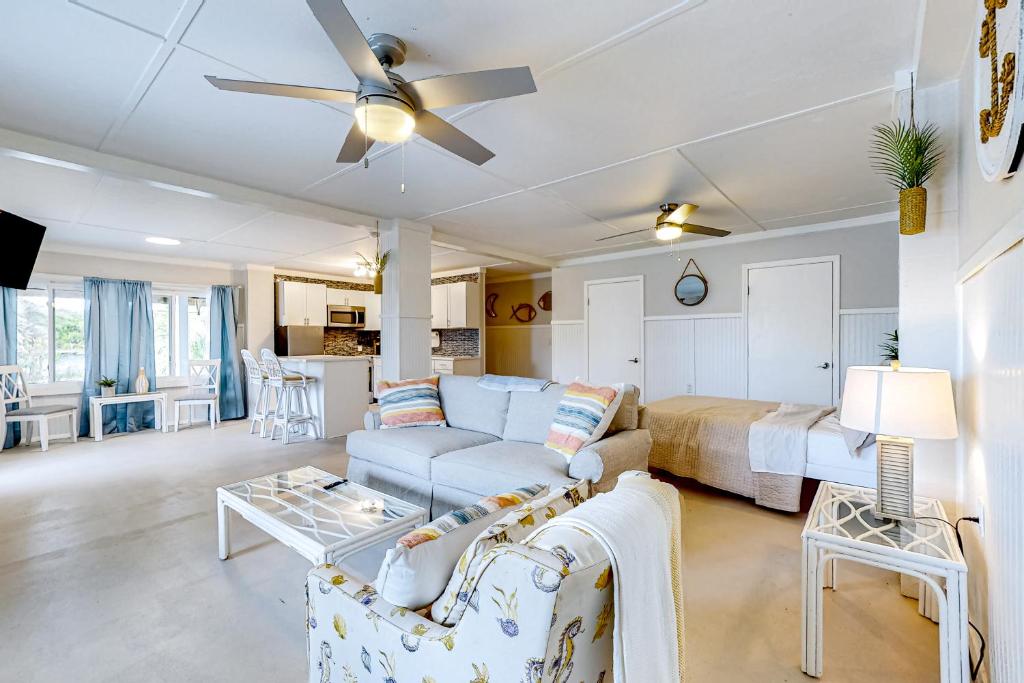 7213 Flood Reef - Unit 4 photo 2
