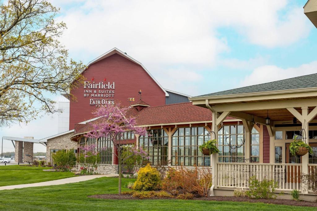 Fairfield Inn & Suites by Marriott Fair Oaks Farms image