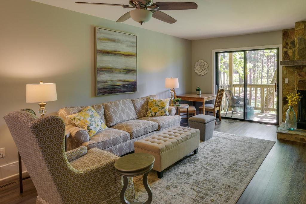 Keowee Key Condo Rental with Golf Course View! photo 3