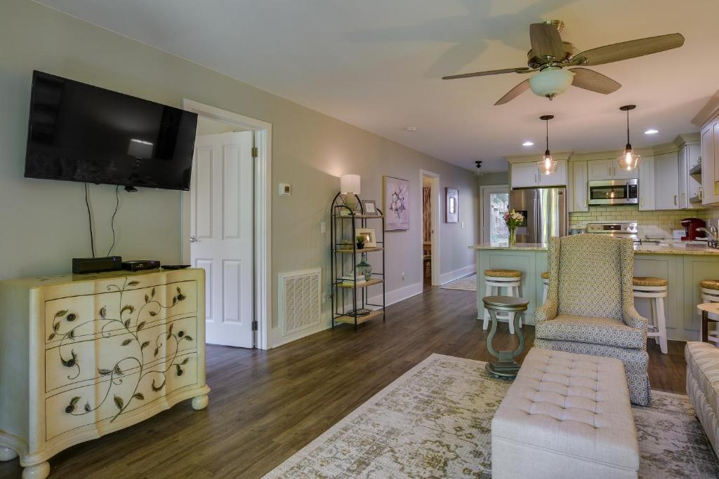 Keowee Key Condo Rental with Golf Course View! photo 4
