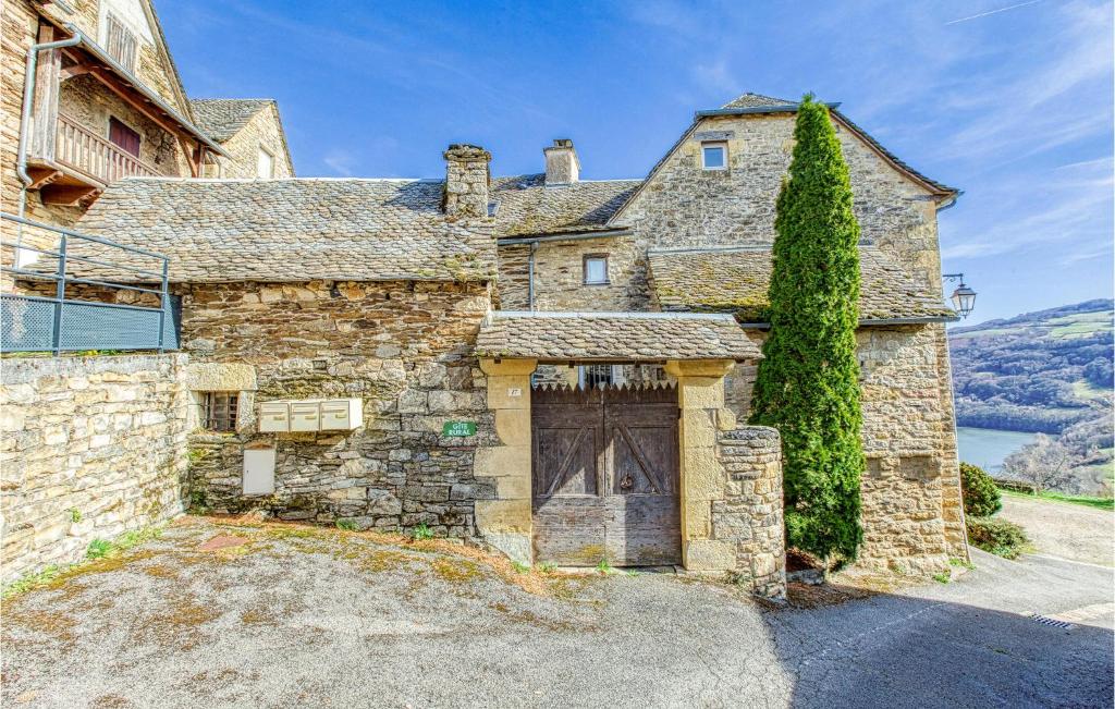 Amazing Home In Castelnau D Mandailles With Outdoor Swimming Pool And 1 Bedrooms