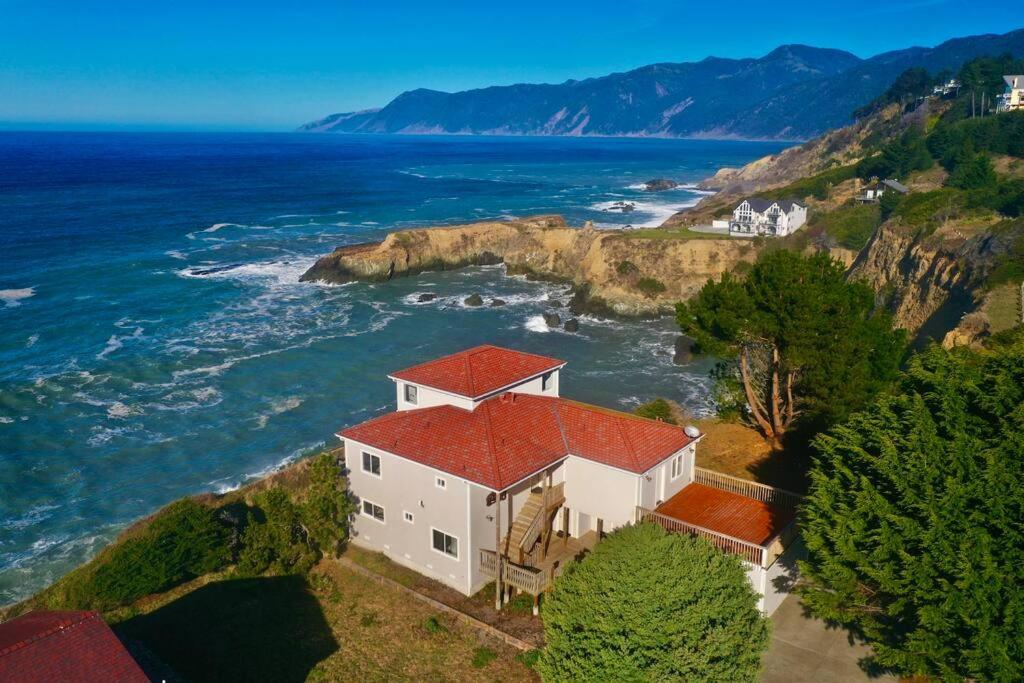 Stunning Oceanview Shelter Cove! Hot Tub! Oceanfront! photo 1