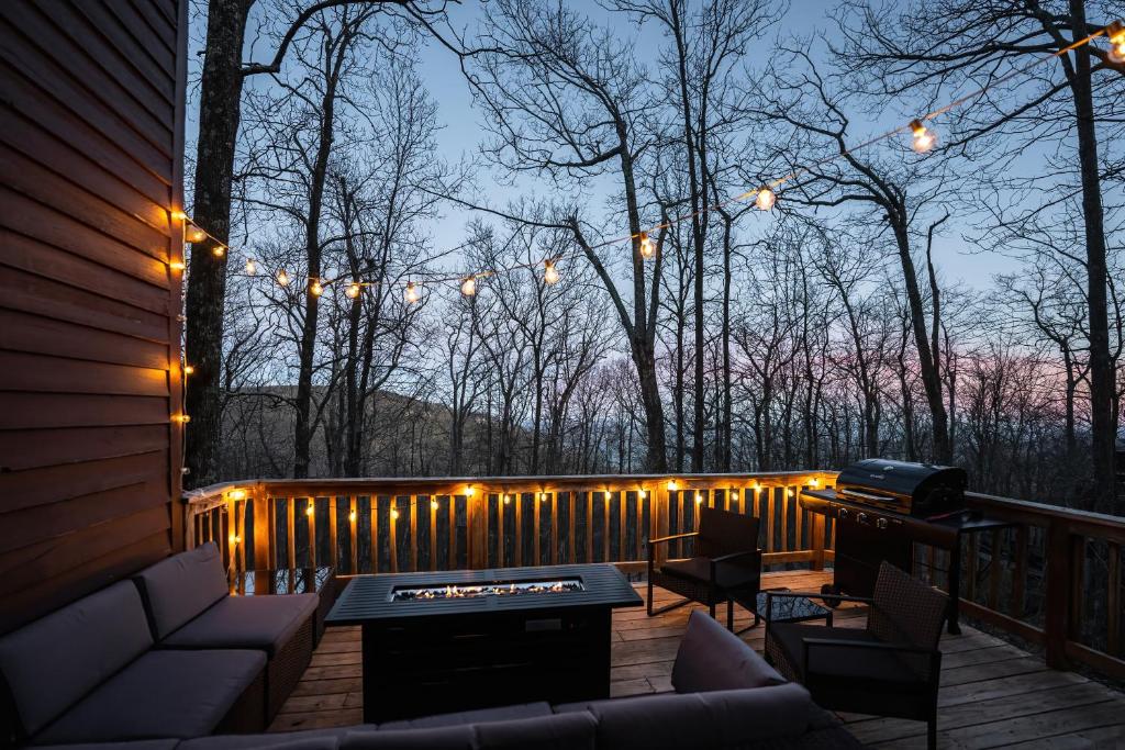 Winter Retreat at Oak Ledge! Ski Tips & Cozy Sips photo 4