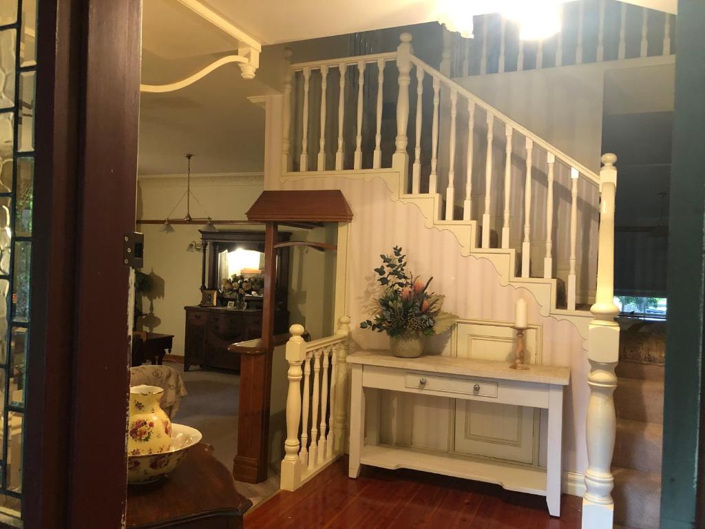 Hawk's Nest Bed & Breakfast photo 2