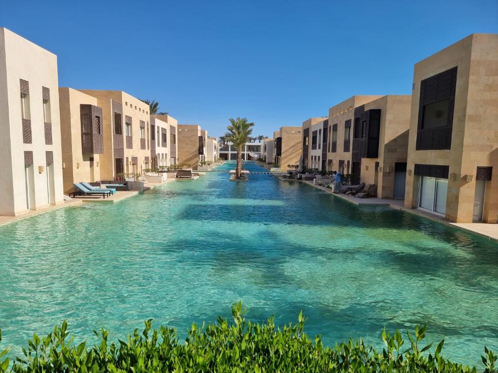1 Bedroom, Pool view and 2 balconies, Scarab Club photo 1