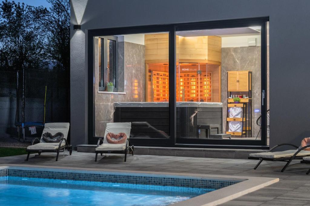 Villa Alison Deluxe with private spa and heated swimming pool photo 2