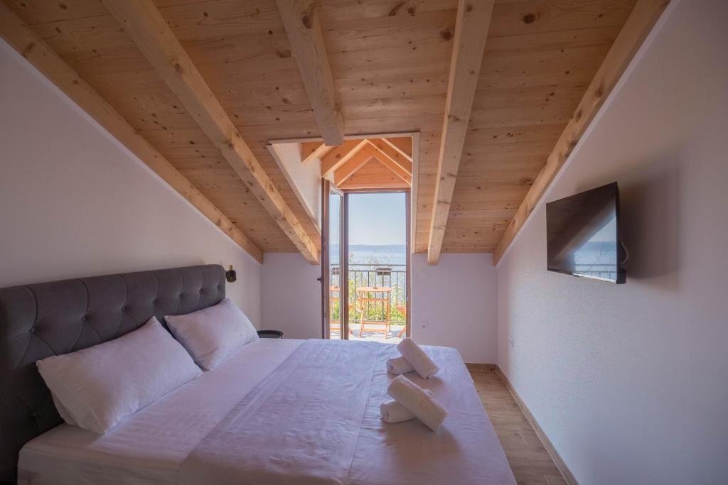 Stone house Marinko - Free Beach Parking photo 4