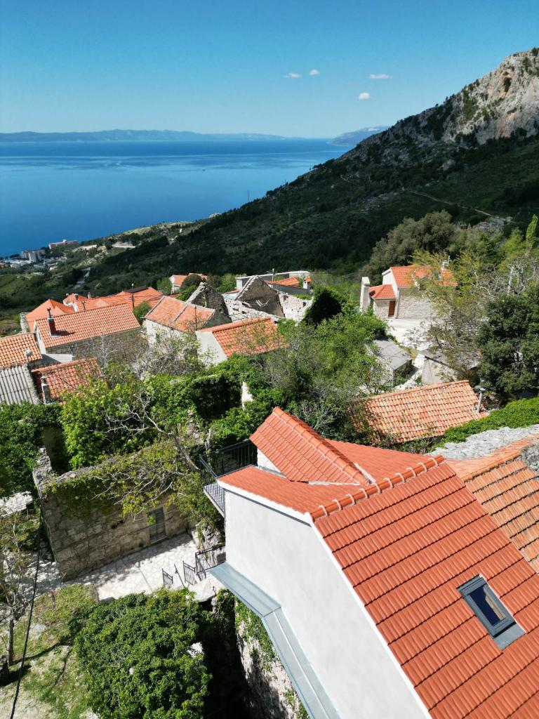 Stone house Marinko - Free Beach Parking photo 3