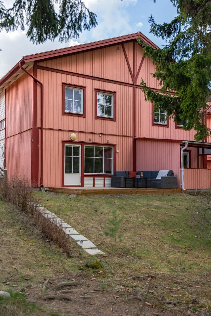 Uppsala Large family home beside forest photo 1