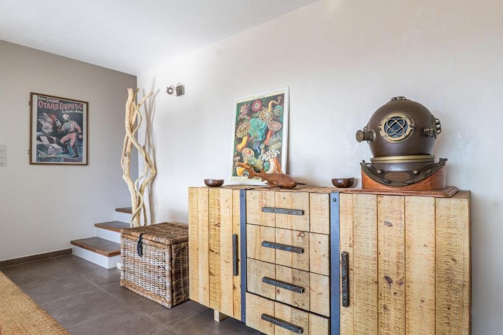 Duplex de charme 2 chambres avec prestations haut de gamme au pied du village médiéval de Bormes-les-Mimosas , superbe vue sur le Massif des Maures