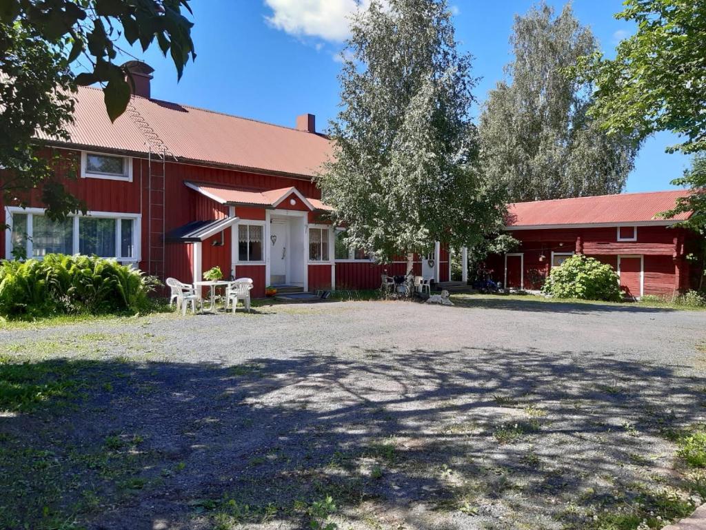 Tilava huoneisto puutarhanäkymällä photo 1