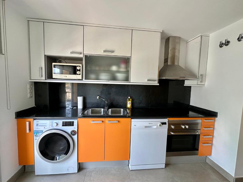 NEW! Apartamento con 2 piscinas, parque infantil, a 1 min de la playa photo 4