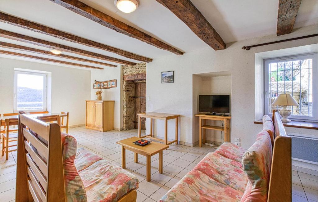 Beautiful Home In Castelnau D Mandailles With Outdoor Swimming Pool And 4 Bedrooms photo 2