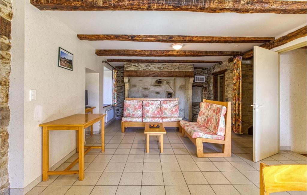 Beautiful Home In Castelnau D Mandailles With Outdoor Swimming Pool And 4 Bedrooms photo 3