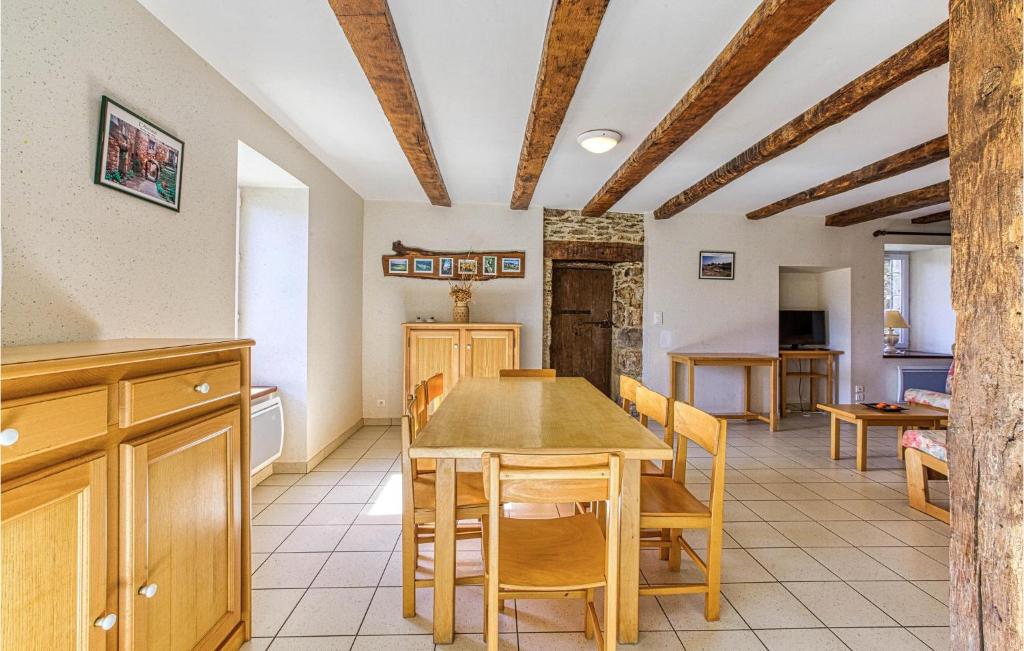 Beautiful Home In Castelnau D Mandailles With Outdoor Swimming Pool And 4 Bedrooms photo 4