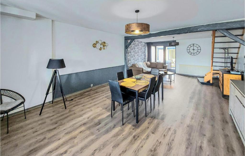 Beautiful Home In Gamaches With Wifi And 2 Bedrooms