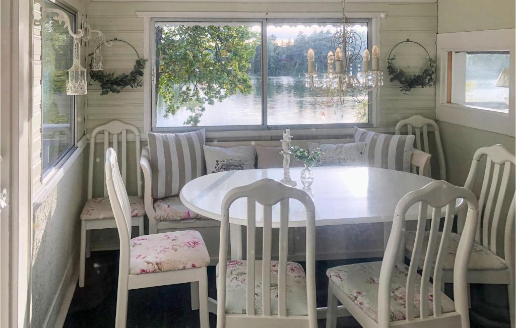 Awesome Home In Linkping With Sauna, Wifi And 1 Bedrooms photo 2