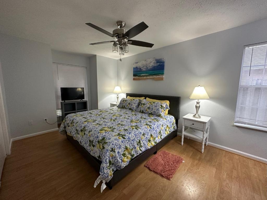 Beautiful House Sleeps 12 - Hot Tub - Walk to Beach photo 2