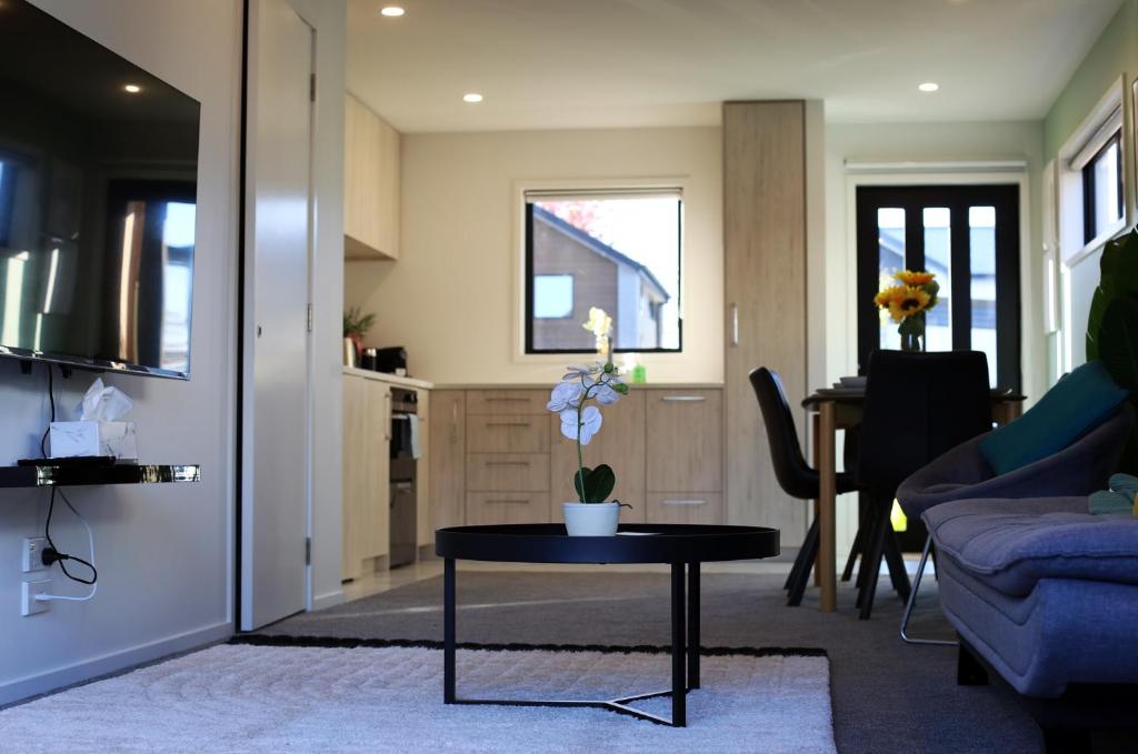 Cosy and Close to Central City photo 2